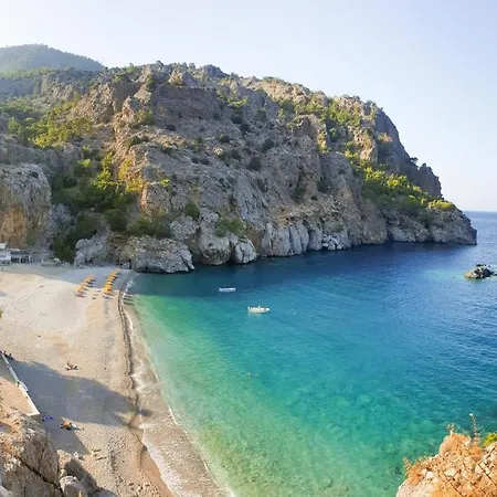 Regina & Apartmanhotel Kárpathosz