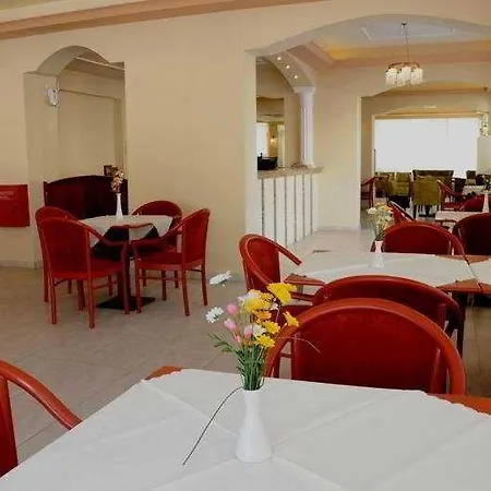 Regina & Apartmanhotel 2*