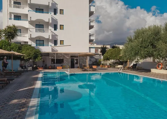 Regina & アパートホテル 2*