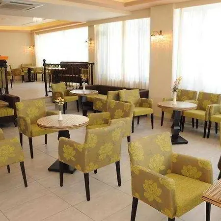 里贾纳公寓式酒店 2*